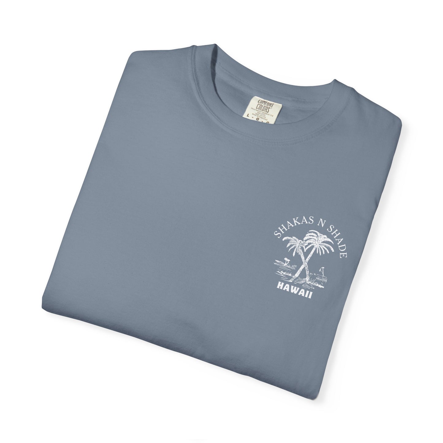 He aliʻi ka ʻāina, he kauwā ke kanaka (The land is chief, man is its servant) Mens T-Shirt