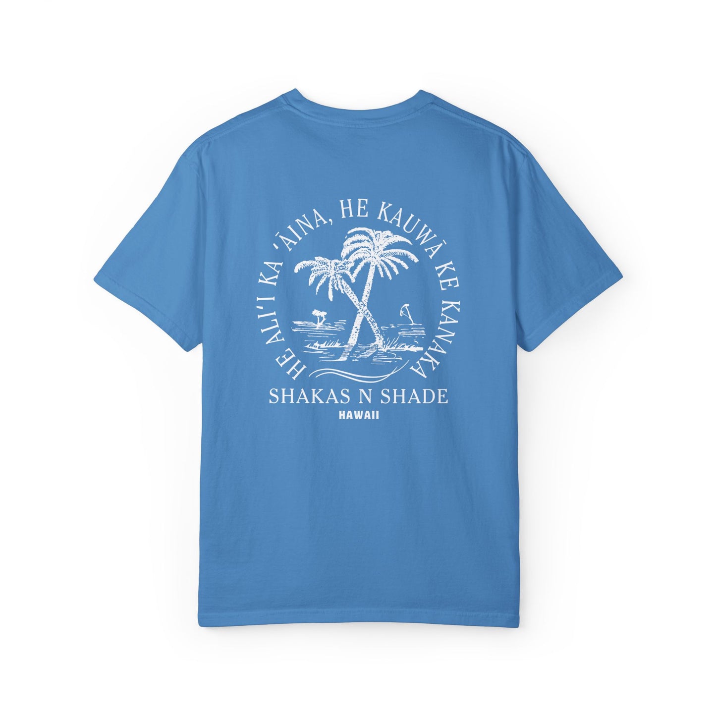 He aliʻi ka ʻāina, he kauwā ke kanaka (The land is chief, man is its servant) Mens T-Shirt