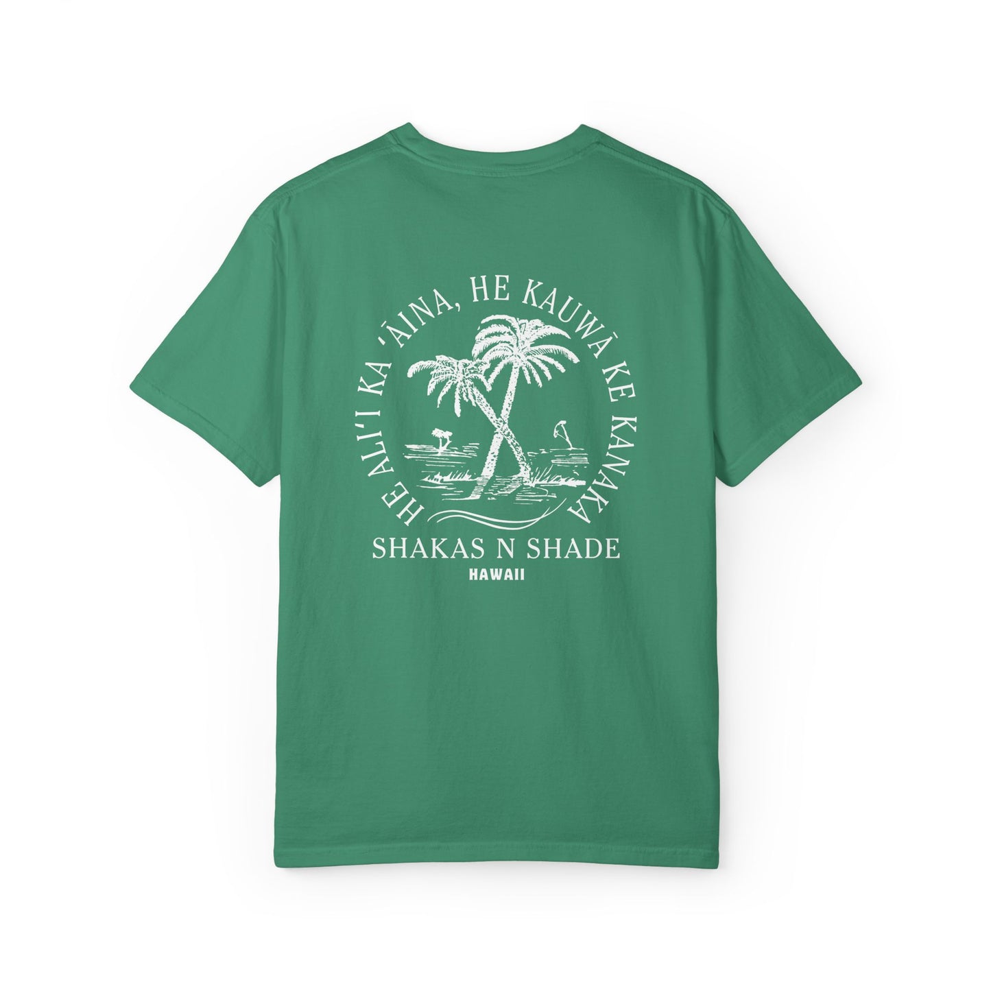 He aliʻi ka ʻāina, he kauwā ke kanaka (The land is chief, man is its servant) Mens T-Shirt
