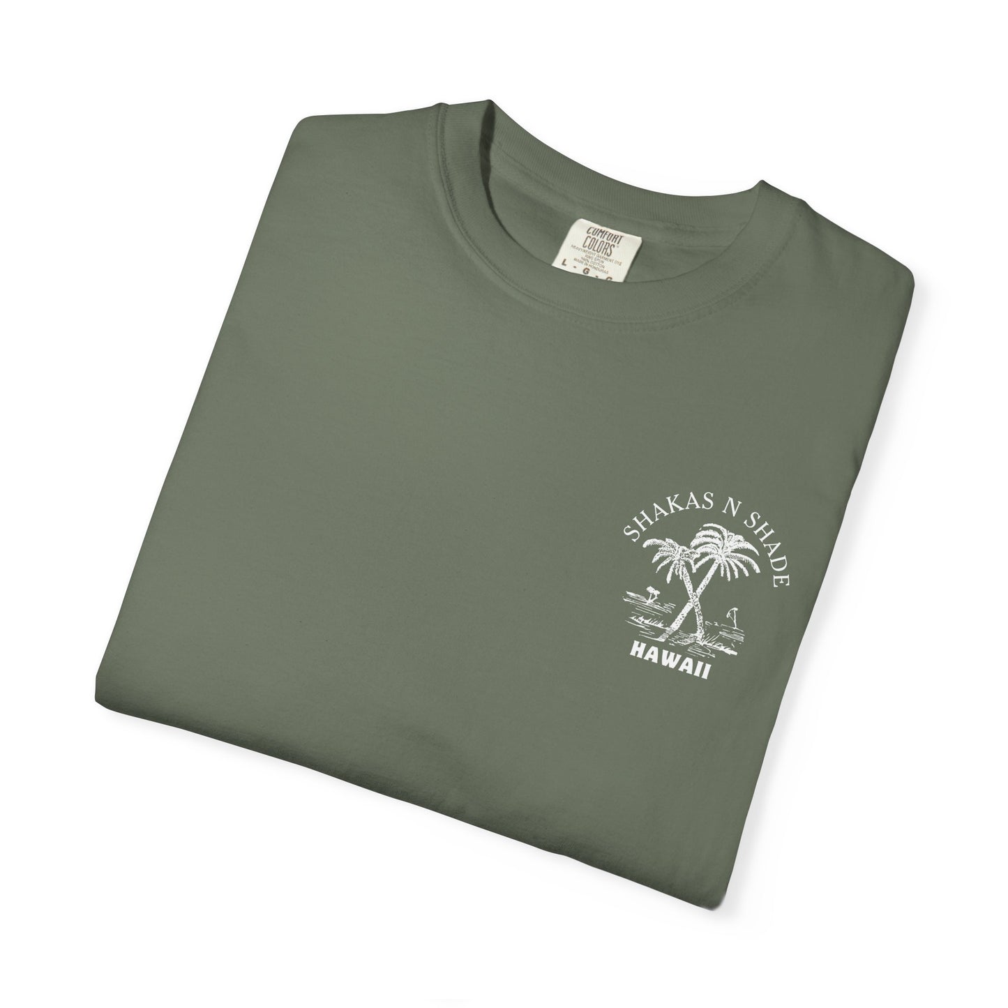He aliʻi ka ʻāina, he kauwā ke kanaka (The land is chief, man is its servant) Mens T-Shirt