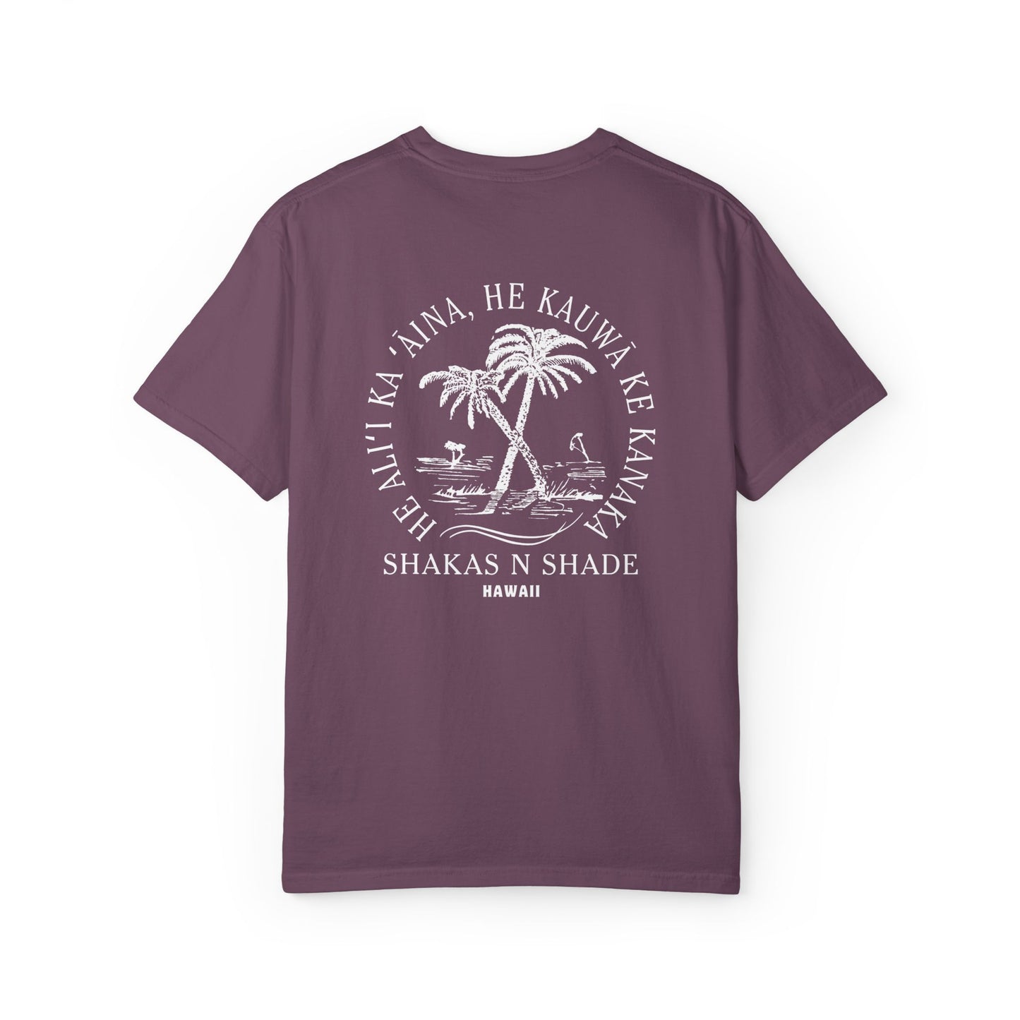 He aliʻi ka ʻāina, he kauwā ke kanaka (The land is chief, man is its servant) Mens T-Shirt