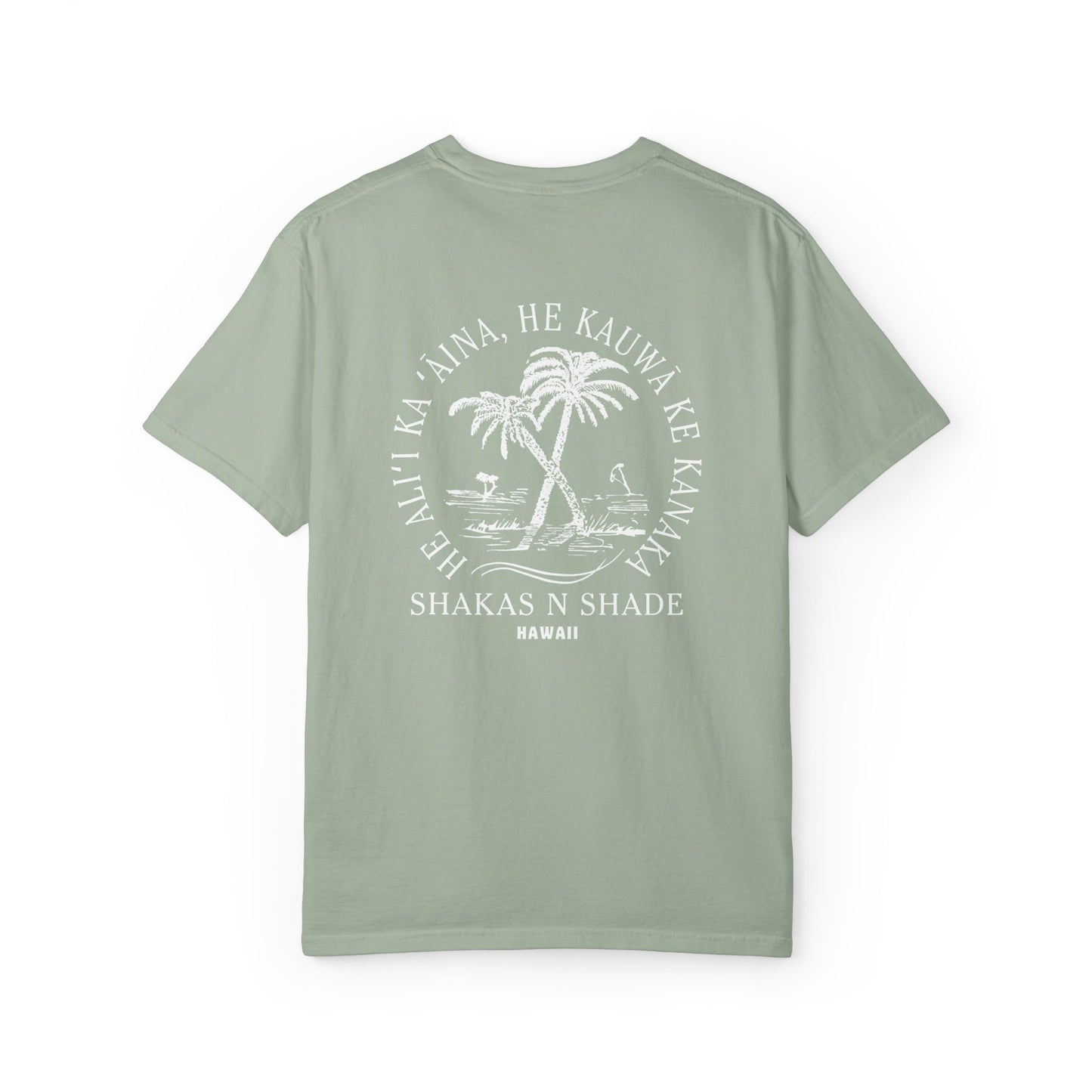 He aliʻi ka ʻāina, he kauwā ke kanaka (The land is chief, man is its servant) Mens T-Shirt