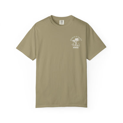 He aliʻi ka ʻāina, he kauwā ke kanaka (The land is chief, man is its servant) Mens T-Shirt