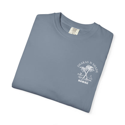 He aliʻi ka ʻāina, he kauwā ke kanaka (The land is chief, man is its servant) Mens T-Shirt
