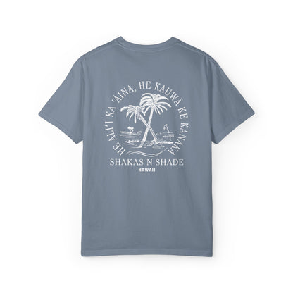 He aliʻi ka ʻāina, he kauwā ke kanaka (The land is chief, man is its servant) Mens T-Shirt
