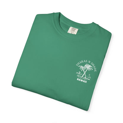 He aliʻi ka ʻāina, he kauwā ke kanaka (The land is chief, man is its servant) Mens T-Shirt