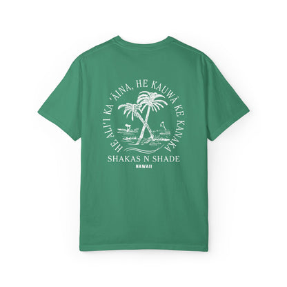 He aliʻi ka ʻāina, he kauwā ke kanaka (The land is chief, man is its servant) Mens T-Shirt