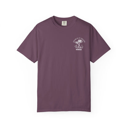 He aliʻi ka ʻāina, he kauwā ke kanaka (The land is chief, man is its servant) Mens T-Shirt