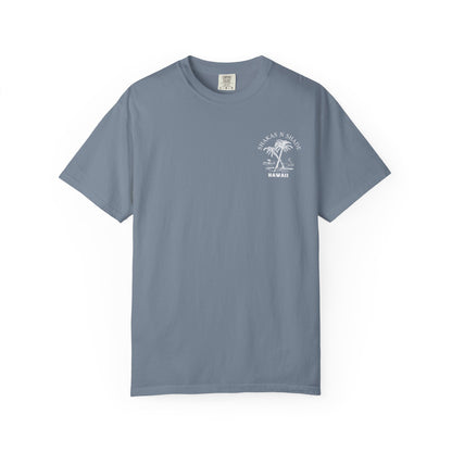 He aliʻi ka ʻāina, he kauwā ke kanaka (The land is chief, man is its servant) Mens T-Shirt