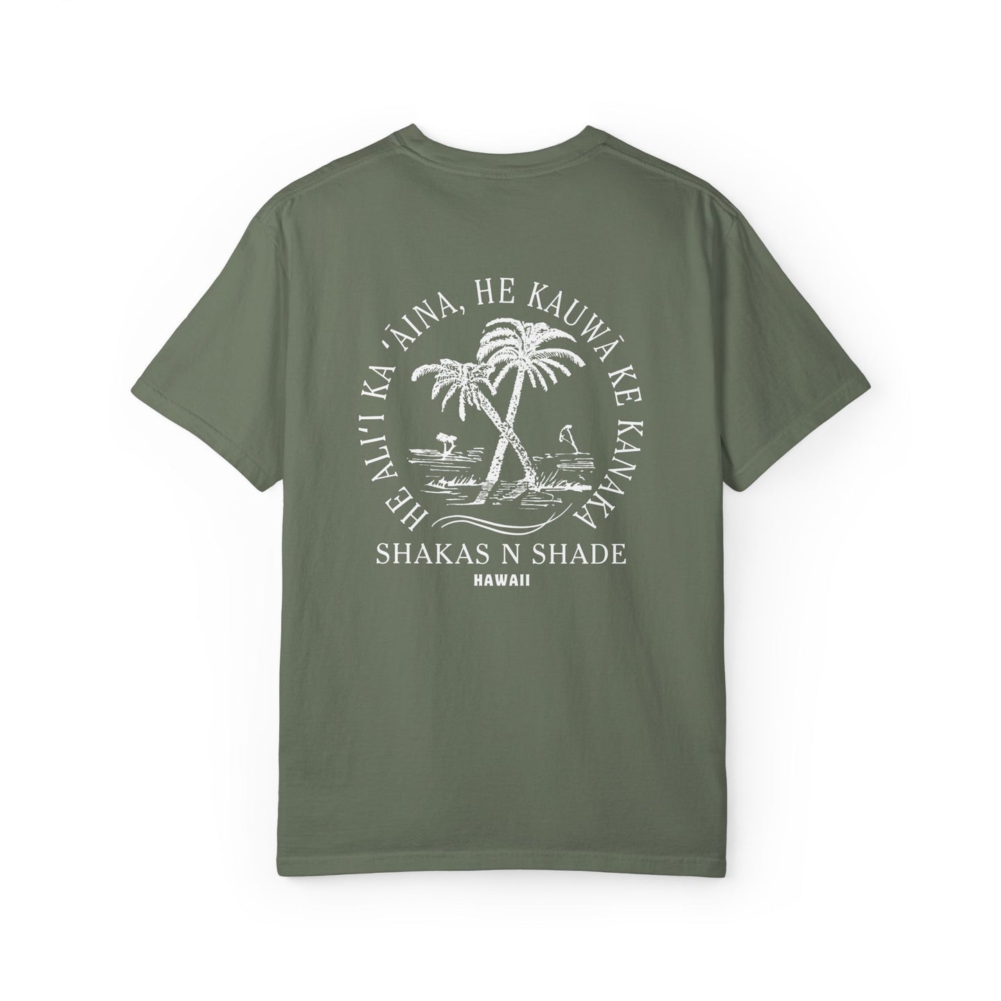 He aliʻi ka ʻāina, he kauwā ke kanaka (The land is chief, man is its servant) Mens T-Shirt