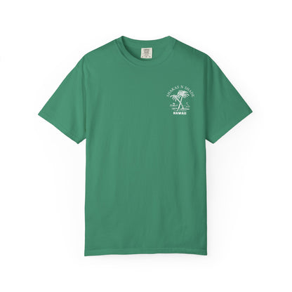 He aliʻi ka ʻāina, he kauwā ke kanaka (The land is chief, man is its servant) Mens T-Shirt