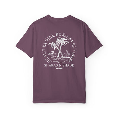 He aliʻi ka ʻāina, he kauwā ke kanaka (The land is chief, man is its servant) Mens T-Shirt