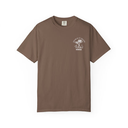 He aliʻi ka ʻāina, he kauwā ke kanaka (The land is chief, man is its servant) Mens T-Shirt
