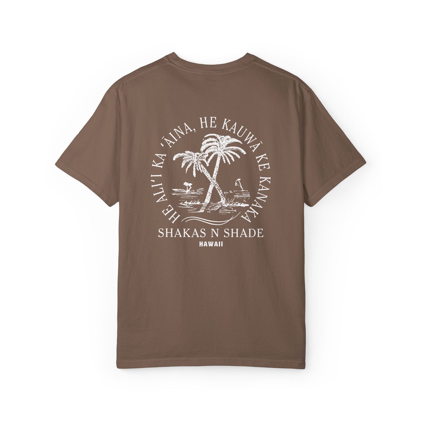 He aliʻi ka ʻāina, he kauwā ke kanaka (The land is chief, man is its servant) Mens T-Shirt