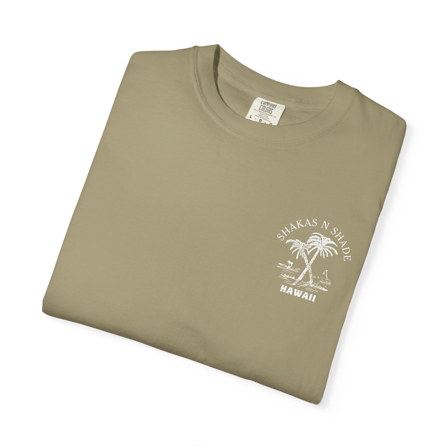 He aliʻi ka ʻāina, he kauwā ke kanaka (The land is chief, man is its servant) Mens T-Shirt