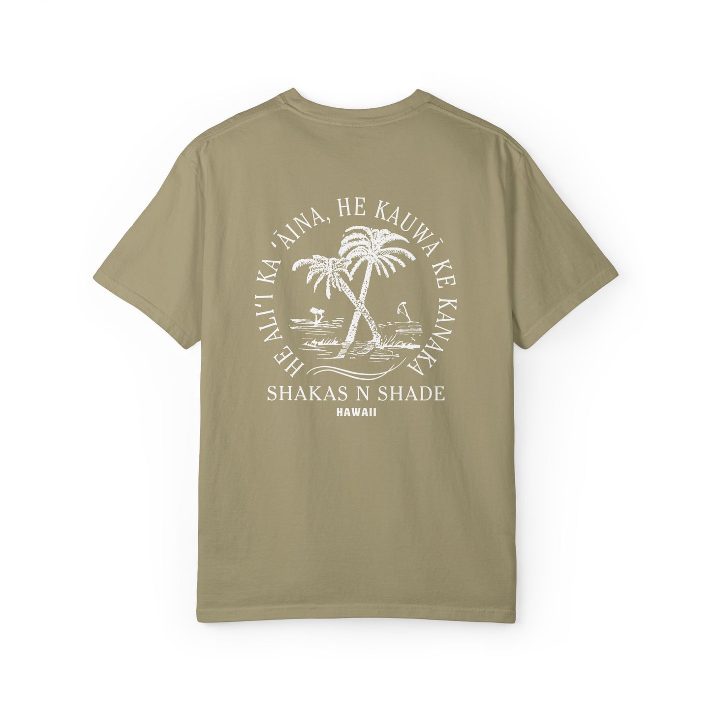 He aliʻi ka ʻāina, he kauwā ke kanaka (The land is chief, man is its servant) Mens T-Shirt